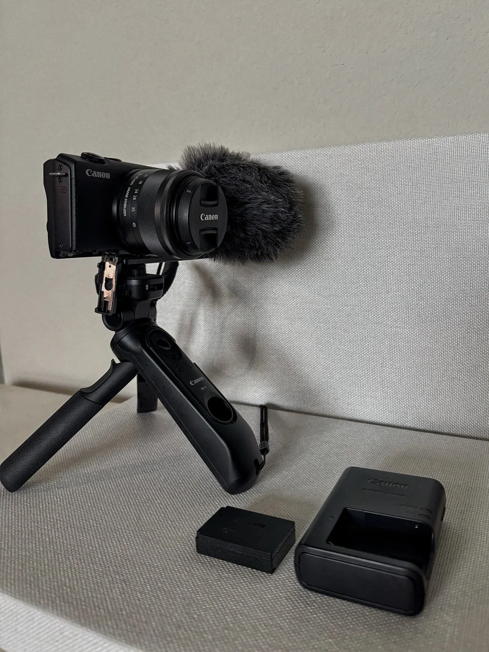 Canon EOS M200